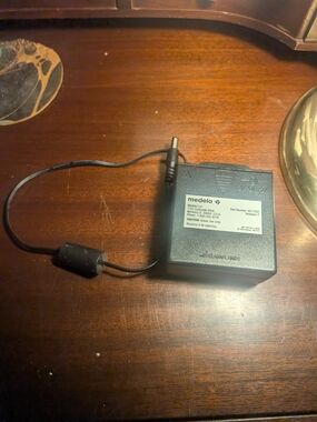 Medela Black AC Adapter with Barrel Plug On The Go